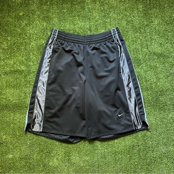 Nike Vintage 2000’s Baggy Basketball Men's Black Athletic Shorts - Picture 1 of 8